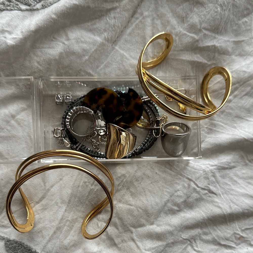 Miscellaneous jewelry